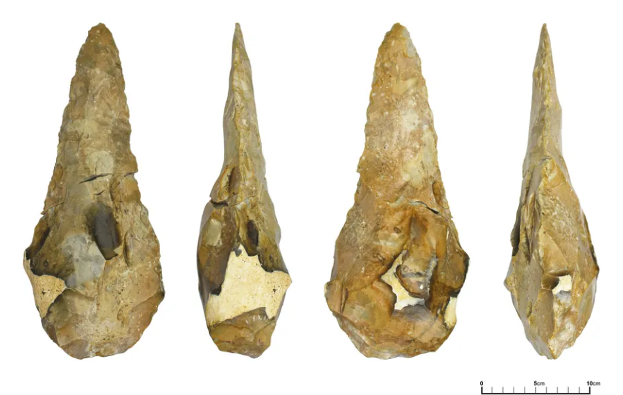 Machados gigantes de 300 mil anos são achados na Inglaterra